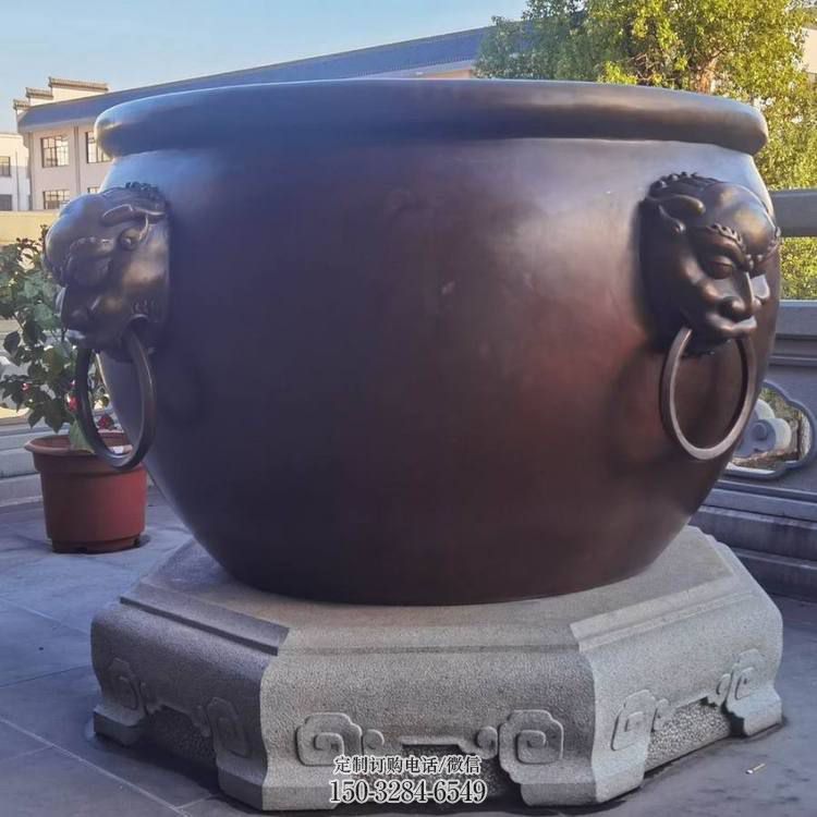 古铜色铁缸雕塑