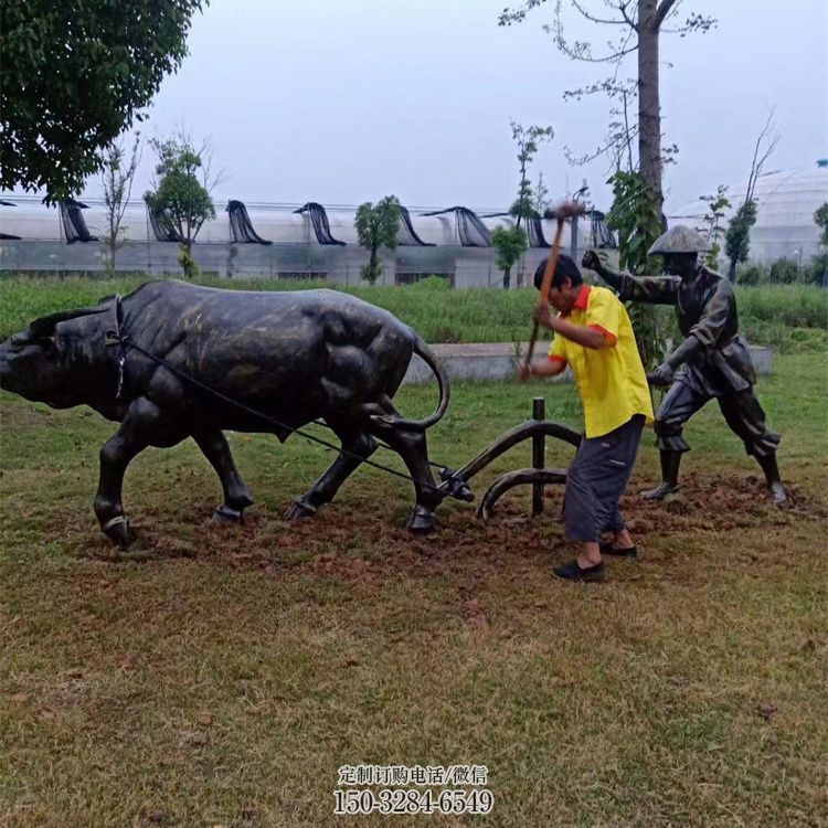 街道老牛雕塑,铸铜农耕雕塑,古铜效果 街道老牛雕塑,铸铜农耕雕塑,古铜效果